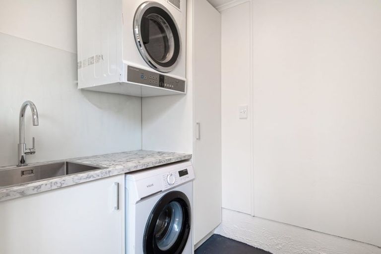 Photo of property in 1/17 Stanley Road, Glenfield, Auckland, 0629