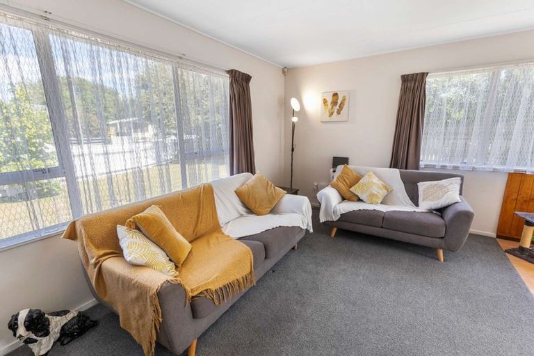 Photo of property in 16 Baillie Crescent, Carterton, 5713