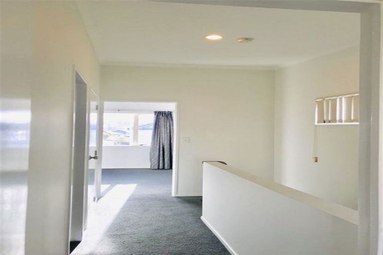 Photo of property in 4 Brashier Circle, Sunnyvale, Auckland, 0612