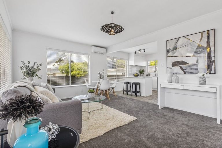 Photo of property in 2/25 Pinedale Place, Henderson, Auckland, 0610