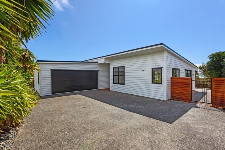Photo of property in 18 Rifleman Lane, Paraparaumu Beach, Paraparaumu, 5032