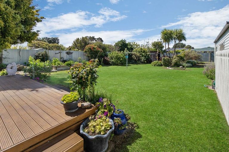 Photo of property in 52 Thatcher Street, Castlecliff, Whanganui, 4501