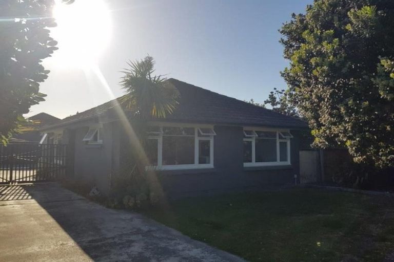 Photo of property in 381 Estuary Road, South New Brighton, Christchurch, 8062