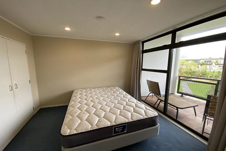 Photo of property in 7/372 Rosedale Road, Rosedale, Auckland, 0632