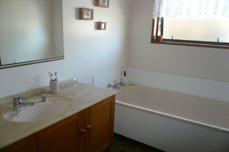 Photo of property in 73 Sarabande Avenue, Redwood, Christchurch, 8051