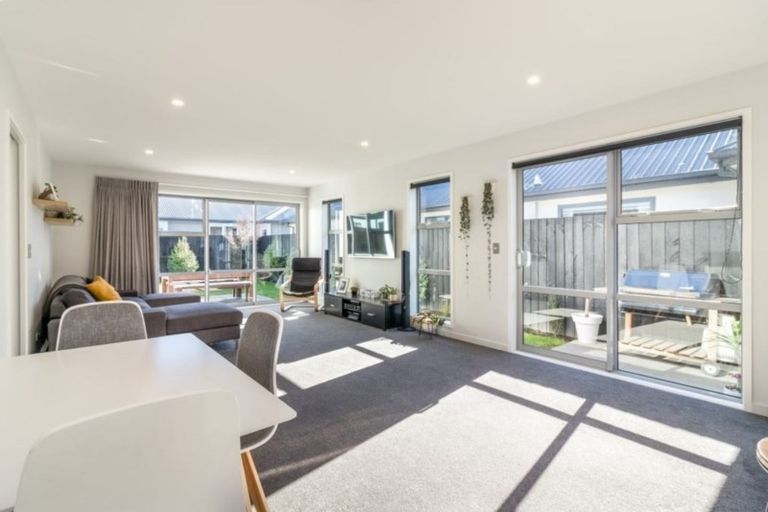 Photo of property in 37 William Nicholls Drive, Belfast, Christchurch, 8051