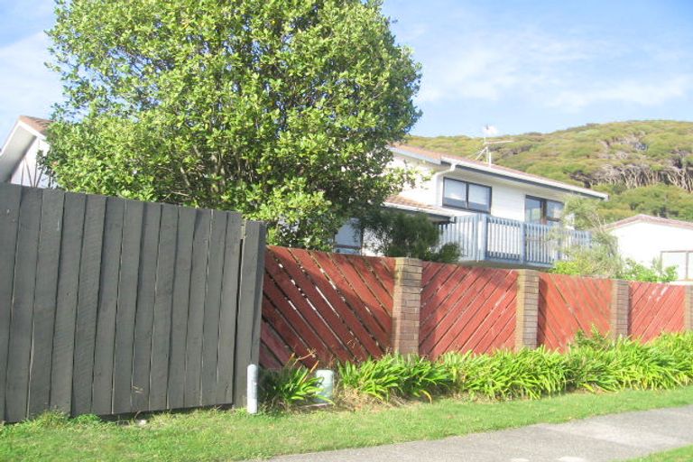 Photo of property in 20 Kinloch Place, Papakowhai, Porirua, 5024