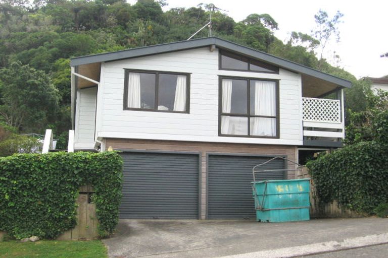 Photo of property in 15 Thatcher Crescent, Crofton Downs, Wellington, 6035