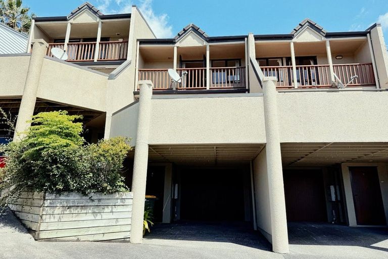 Photo of property in 3/7 Pannill Place, Oteha, Auckland, 0632