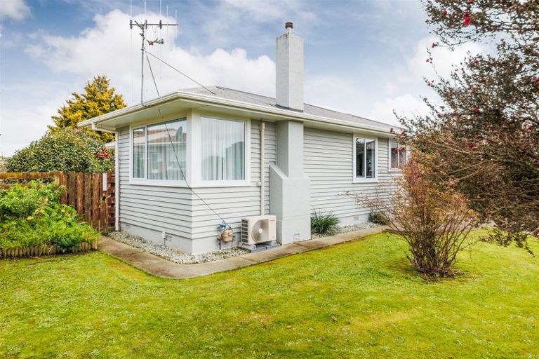 Photo of property in 10 Peters Avenue, Cloverlea, Palmerston North, 4412