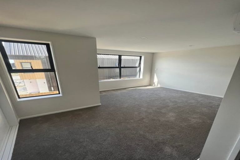 Photo of property in 42 Glidepath Road, Hobsonville, Auckland, 0616