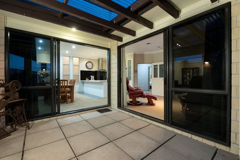 Photo of property in 2 Crater Close, Pyes Pa, Tauranga, 3112