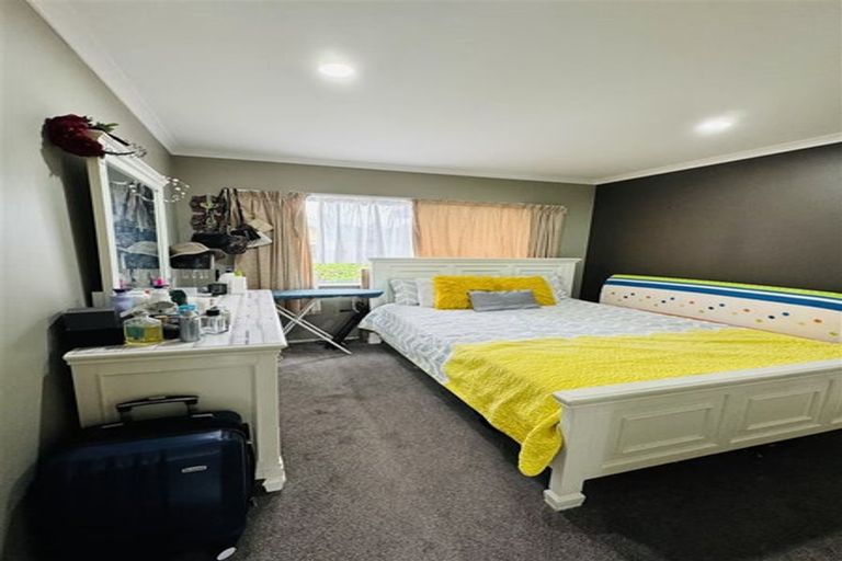 Photo of property in 2/17 Queen Street, Papakura, 2110