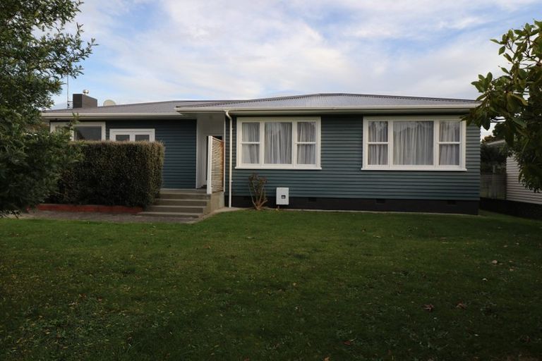 Photo of property in 12 Highbury Drive, Levin, 5510