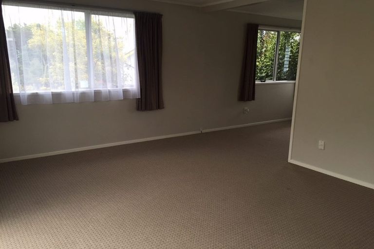 Photo of property in 28 Waimumu Road, Massey, Auckland, 0614