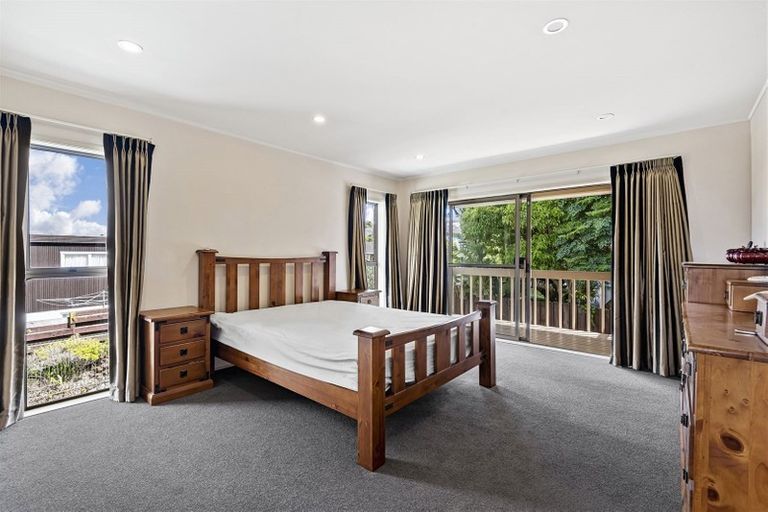 Photo of property in 20 Chatswood Grove, Chatswood, Auckland, 0626