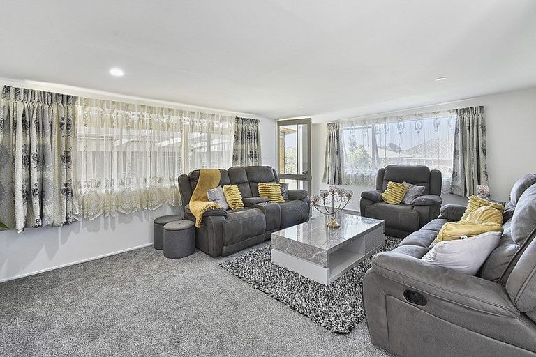 Photo of property in 28 Wayne Drive, Mangere, Auckland, 2022