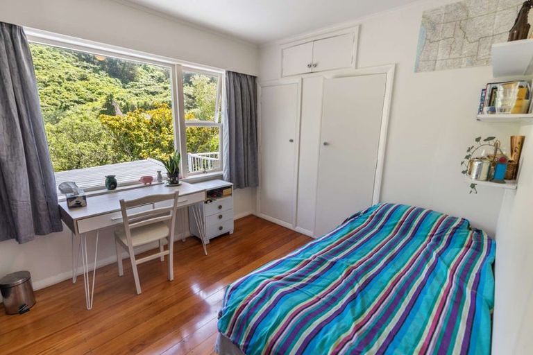 Photo of property in 18 Kiwi Crescent, Tawa, Wellington, 5028