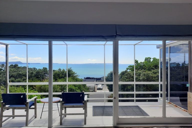 Photo of property in 28 Chelverton Terrace, Red Beach, 0932