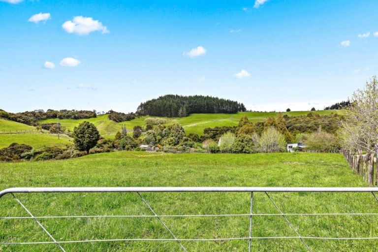Photo of property in 61 Govan Wilson Road, Whangaripo, Warkworth, 0985