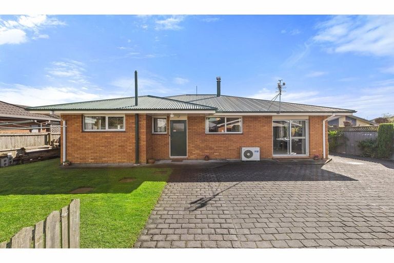 Photo of property in 12a Gamblins Road, Saint Martins, Christchurch, 8022