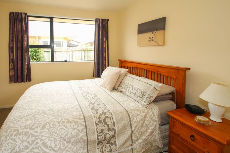 Photo of property in 6 Kenilworth Road, Oamaru North, Oamaru, 9400