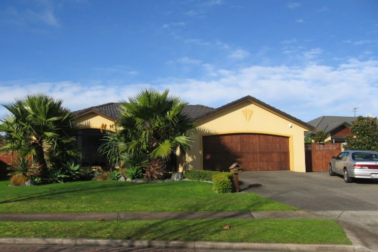 Photo of property in 32 Newinn Crescent, East Tamaki Heights, Auckland, 2016