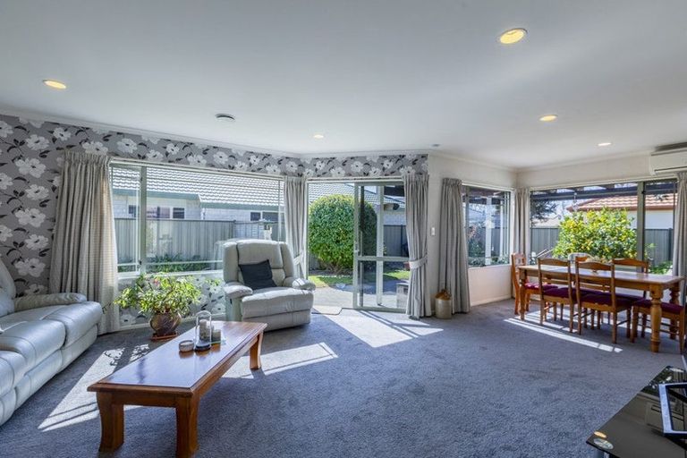 Photo of property in 12 Flemington Place, Taradale, Napier, 4112