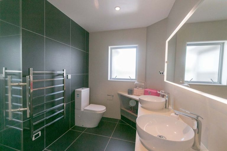 Photo of property in 69 Bordeaux Parade, Te Atatu South, Auckland, 0610