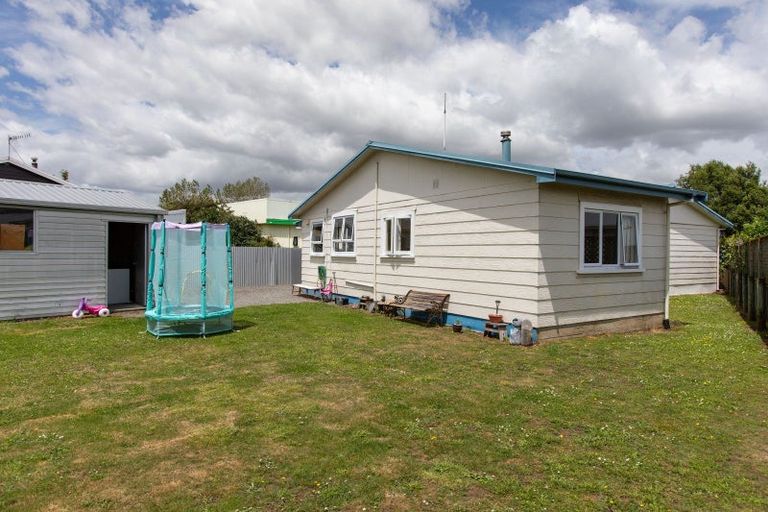 Photo of property in 1 Gertrude Street, Dannevirke, 4930