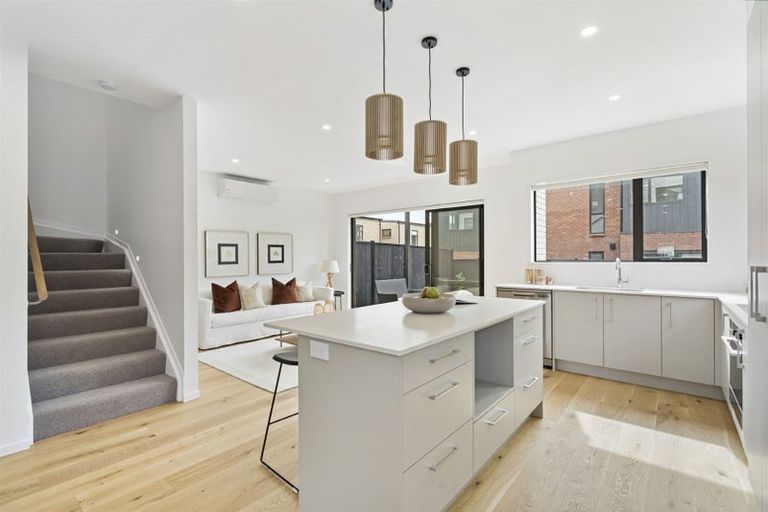 Photo of property in 53b Eversleigh Road, Belmont, Auckland, 0622