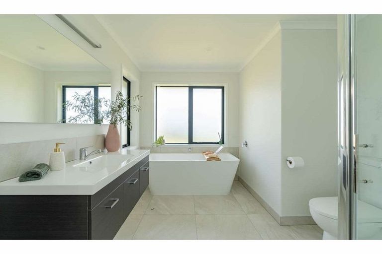 Photo of property in 11 The Lakes Drive, Kerikeri, 0230