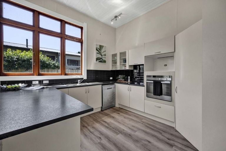 Photo of property in 95 Awanui Street, Merrilands, New Plymouth, 4312