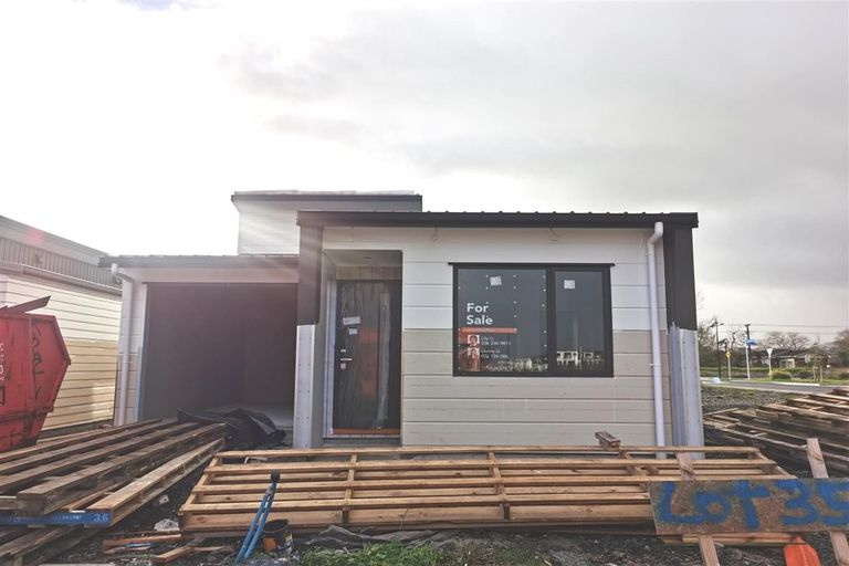 Photo of property in 22 Clayden Shuttleworth Street, Papakura, 2110
