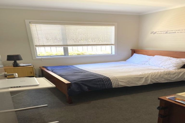 Photo of property in 40 Te Puia Drive, Aotea, Porirua, 5024
