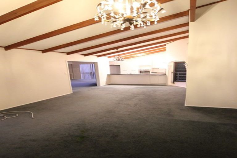 Photo of property in 189 West Harbour Drive, West Harbour, Auckland, 0618