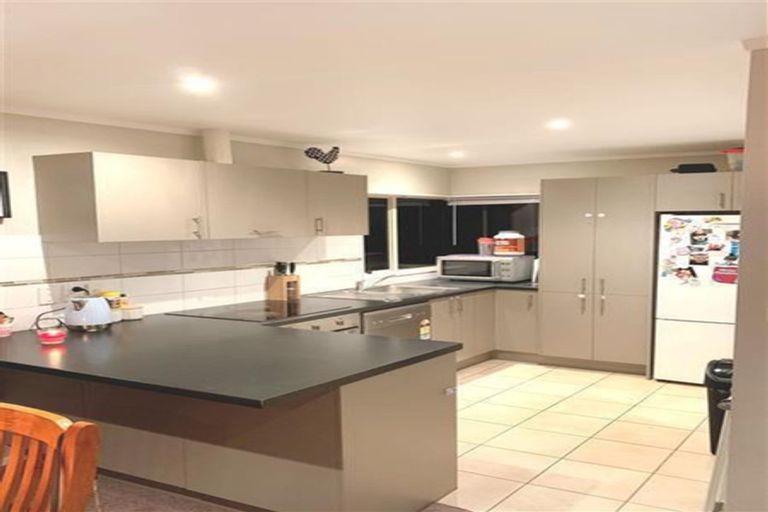 Photo of property in 3 Bernina Place, Weymouth, Auckland, 2103