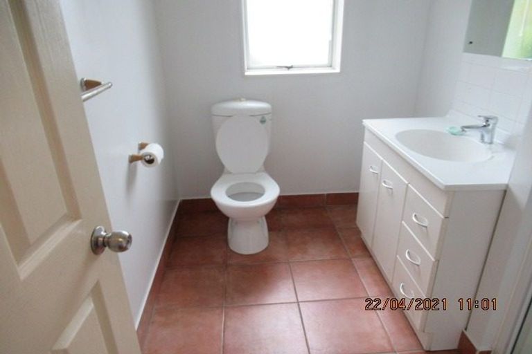 Photo of property in 13 Huruhuru Road, Massey, Auckland, 0614