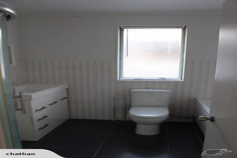 Photo of property in 76a Hepburn Road, Glendene, Auckland, 0602