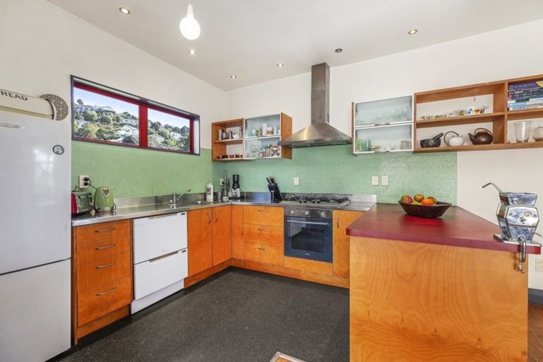 Photo of property in 124 Sutherland Road, Melrose, Wellington, 6023