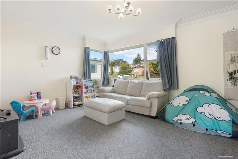 Photo of property in 39 Blakeborough Drive, Forrest Hill, Auckland, 0620