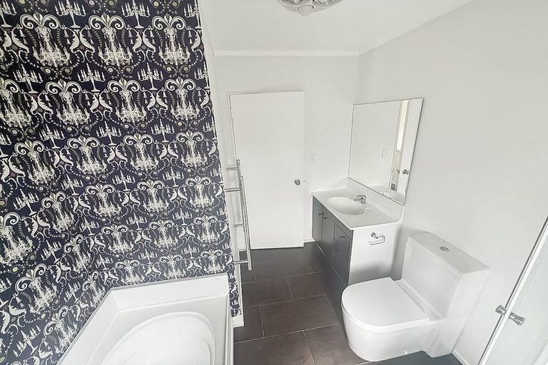 Photo of property in 111 Woodman Drive, Tawa, Wellington, 5028