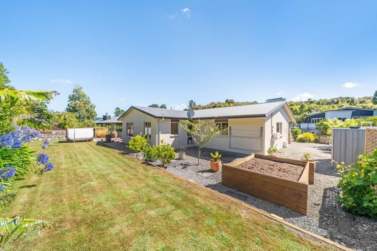 Photo of property in 41 Mount Marua Way, Timberlea, Upper Hutt, 5018