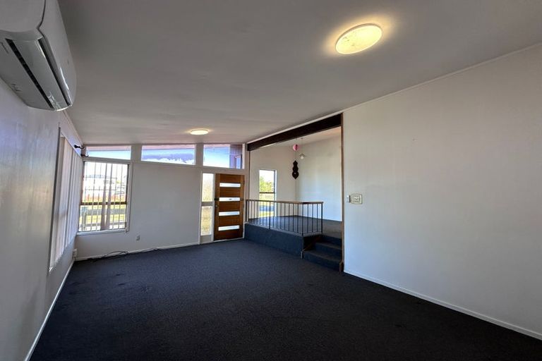 Photo of property in 180 Mahia Road, Wattle Downs, Auckland, 2103