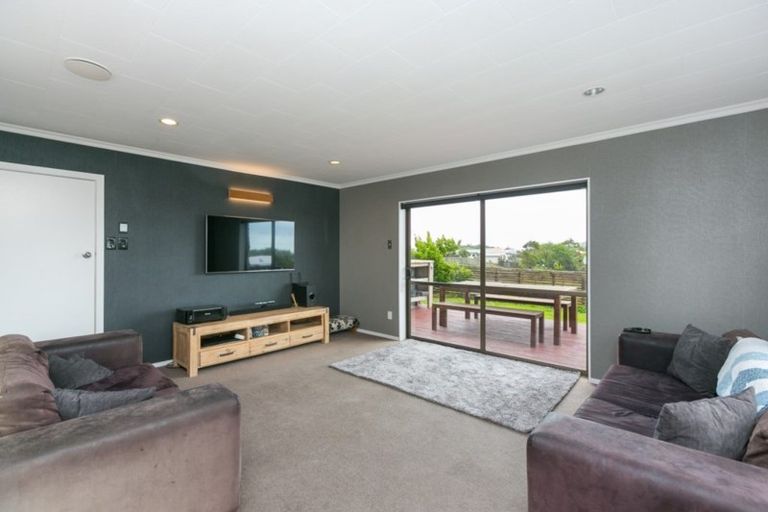 Photo of property in 9b Poplar Grove, Whalers Gate, New Plymouth, 4310