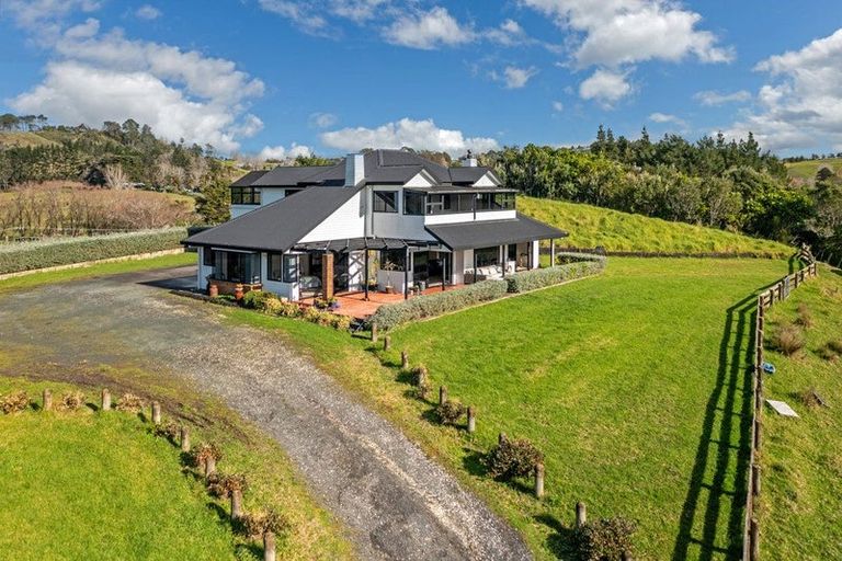 Photo of property in 384 Pine Valley Road, Dairy Flat, Silverdale, 0992