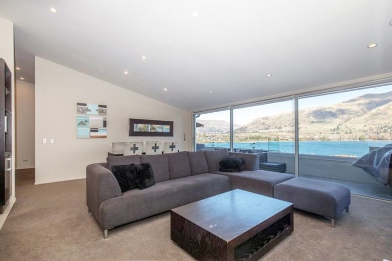 Photo of property in Lakeview Heights, 3/124 Lismore Street, Wanaka, 9305