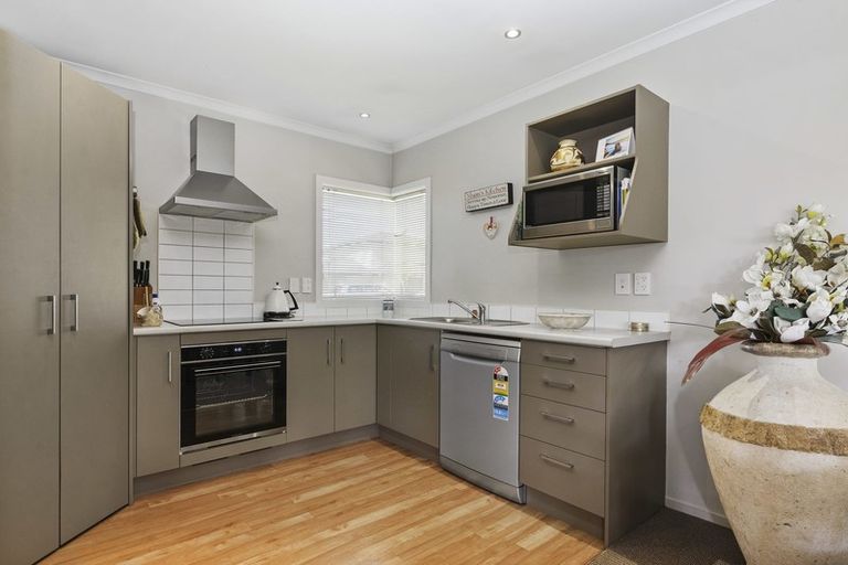 Photo of property in 11/64 Kawaha Point Road, Kawaha Point, Rotorua, 3010