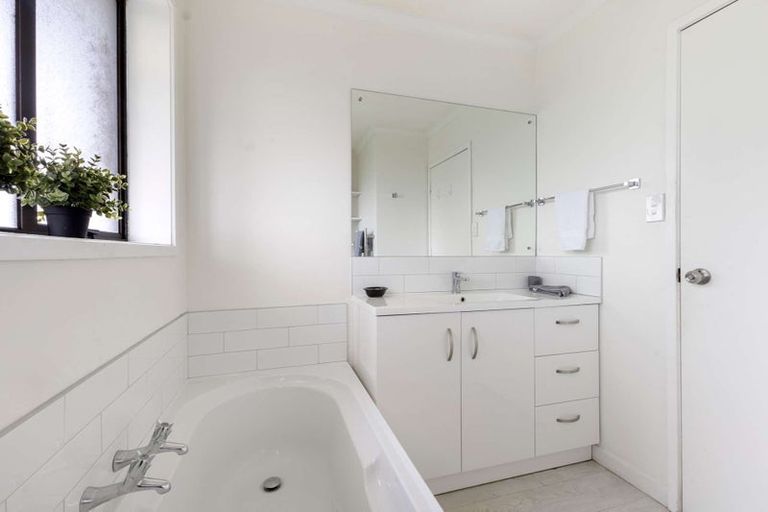 Photo of property in 12 Ash Place, Whalers Gate, New Plymouth, 4310