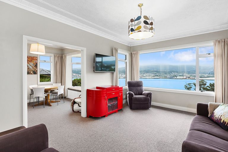 Photo of property in 105 Larnach Road, Vauxhall, Dunedin, 9013